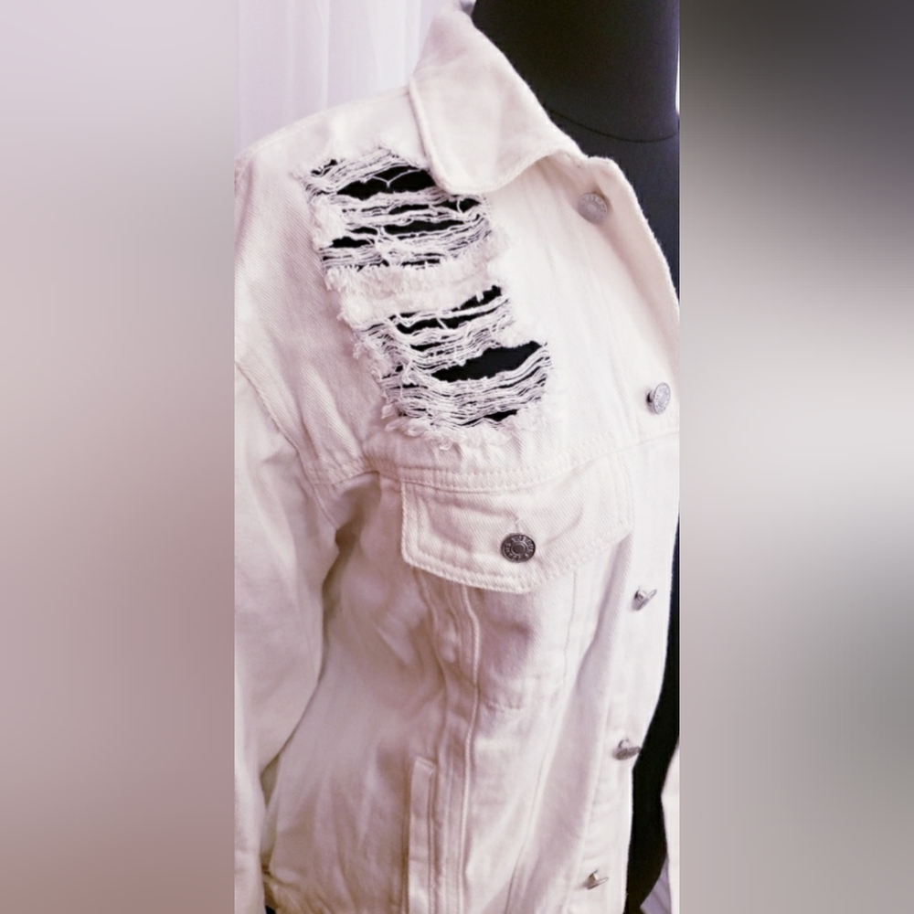 LAURIEBELLS BOUTIQUE HEWITT DISTRESSED DENIM JACKET - Picture 6 of 8